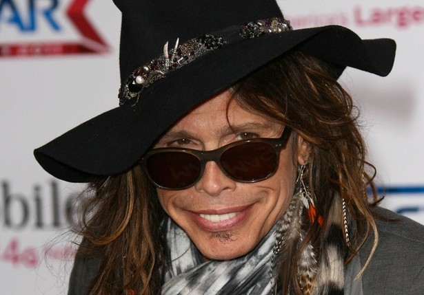 Steven Tyler śpiewa country? Owszem! Posłuchaj