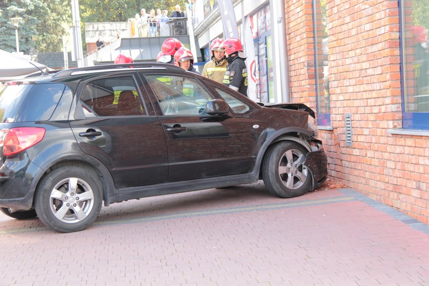 Wypadek w Rabce-Zdrój. Auto wjechało w matkę z dzieckiem