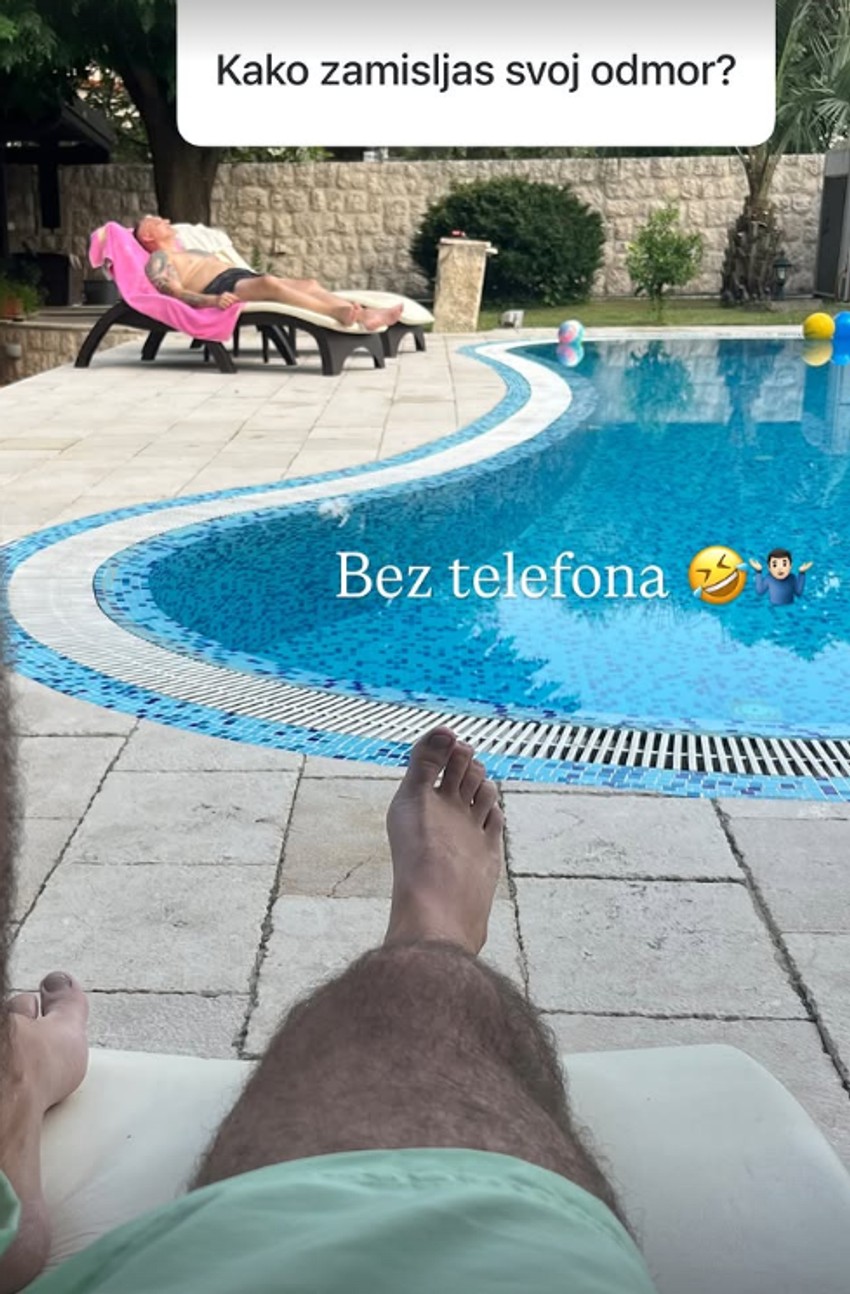 Čeda Jovanović na bazenu
