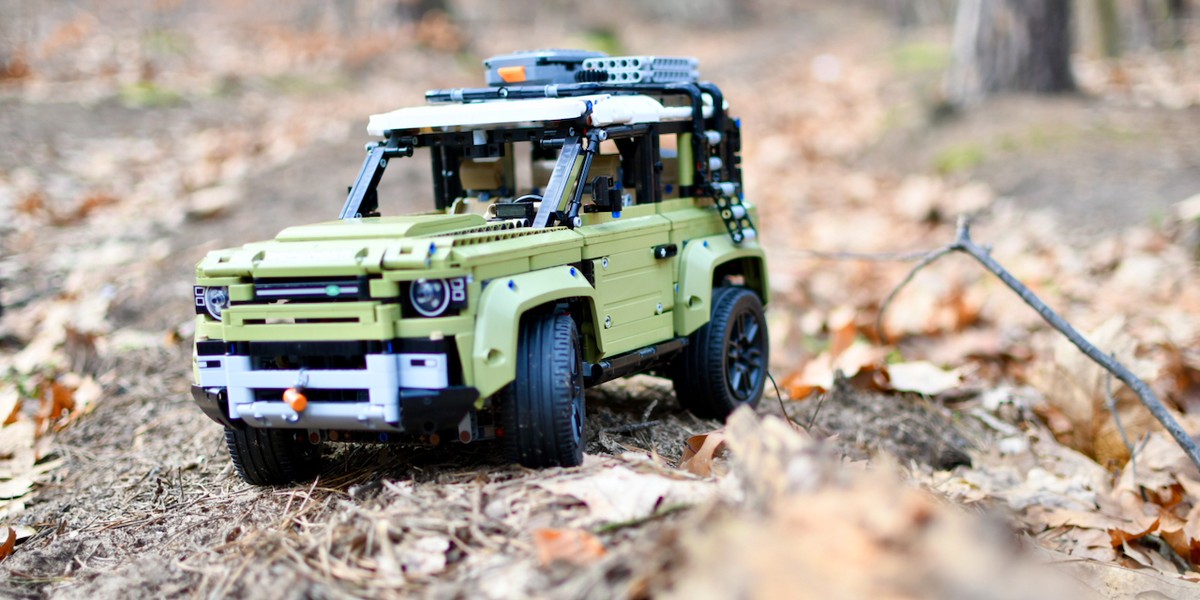 Land Rover Defender z klocków lego zadebiutował kilka tygodni po światowej premierze drugiej generacji kultowego terenowego samochodu. 