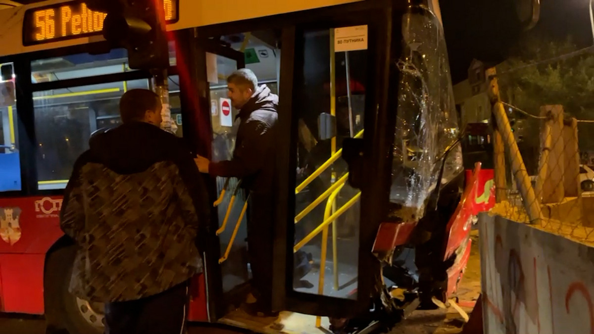 blic_vesti_blic_unsafe_potresne_scene_vozac_autobusa_zarkovo_sc_bb.jpg