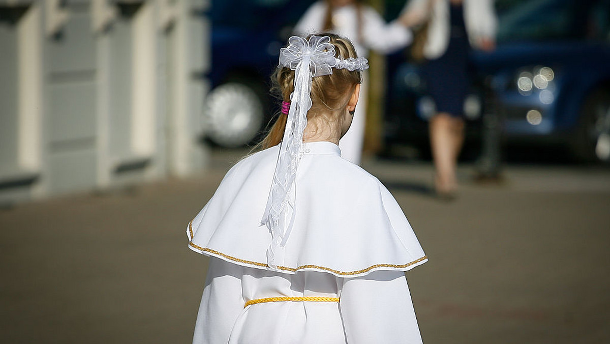 Rodzina patworkowa. Jak zorganizować komunię, czy ślub? Wojny eksmałżonków