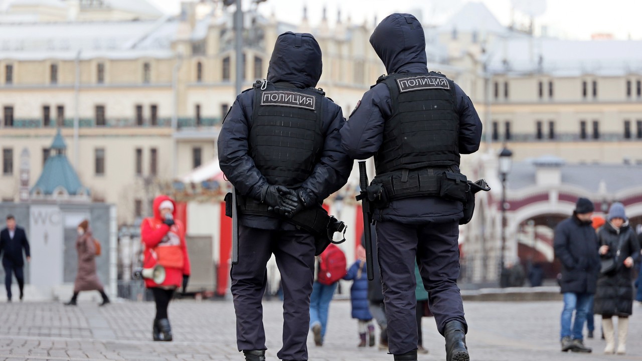 Policjanci w Rosji zaczęli otrzymywać do 100 tys. rubli za każdą osobę zwerbowaną do wojska