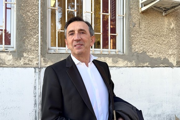 "RADIO SAM KAO ČIŠTAČ, ŠIŠAO TRAVU I ODRŽAVAO BAZENE" Žika Jakšić ogolio dušu o siromaštvu i teškom životu: "Živeli smo u jednoj sobi"