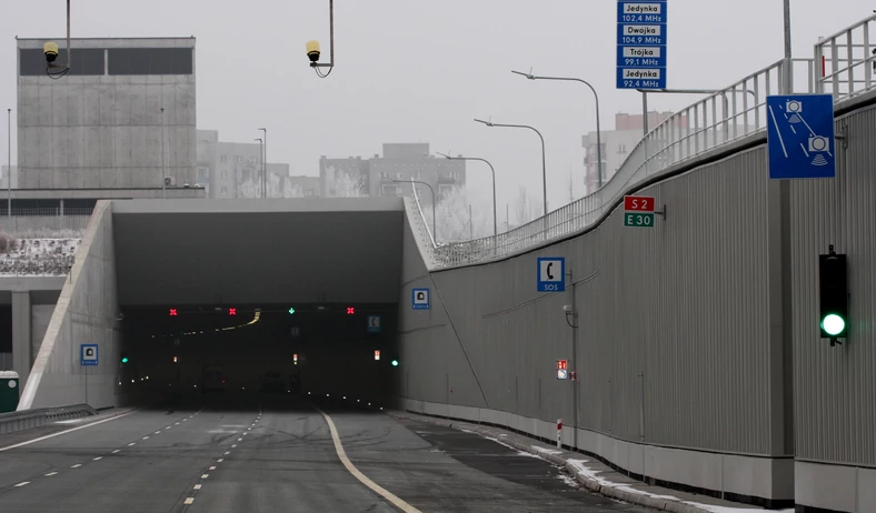 Odcinkowy pomiar prędkości na trasie S2 w tunelu POW