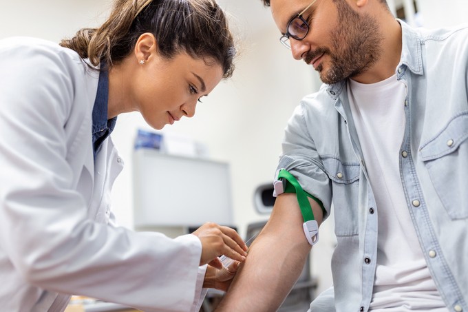 Ennyi mindent kideríthet egy vérvizsgálatból: minden, amit a vérvételről tudni kell!