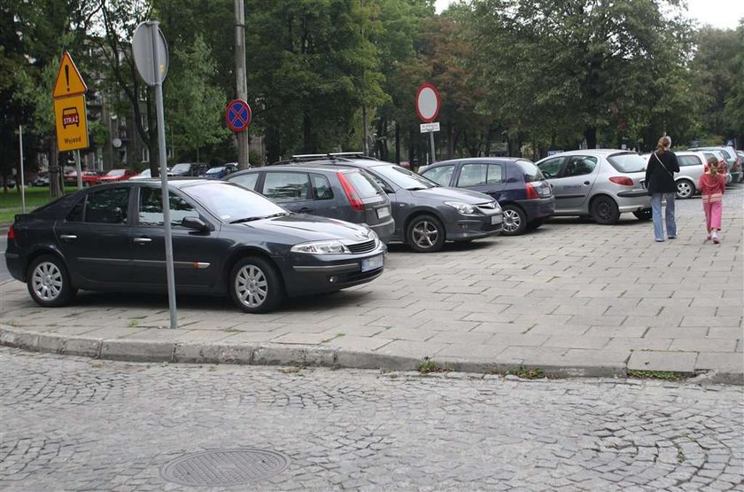 Urzędnicy mają parking tylko dla siebie