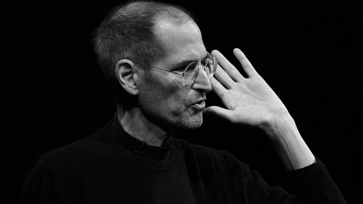 W wieku 56 lat zmarł Steve Jobs, współzałożyciel firmy Apple. Byli polscy szefowie MSZ wyrazili solidarność z kanclerz Niemiec Angelą Merkel. W Europejskim Trybunale Praw Człowieka rozpoczęła się rozprawa ws. skarg katyńskich. Sprawdź, co jeszcze wydarzyło się w Polsce i na świecie!