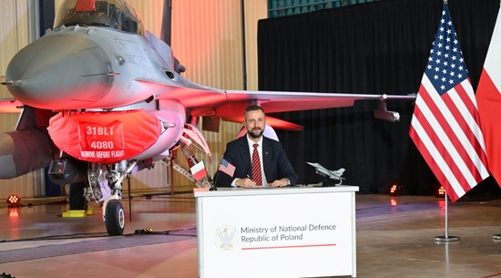 Polska modernizuje F-16. Szef MON podpisał miliardowy kontrakt