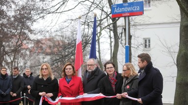 Warszawa: w parku Mazowieckiego odsłonięto aleję im. Pawła Adamowicza