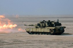 M1A1 Abrams podczas ostrzału