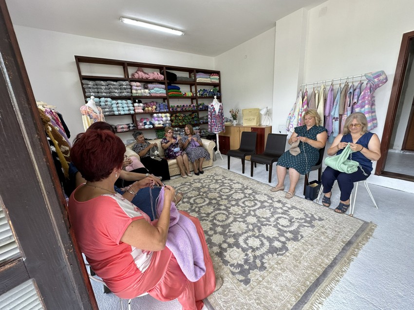 Marija pravi unikatne džempere