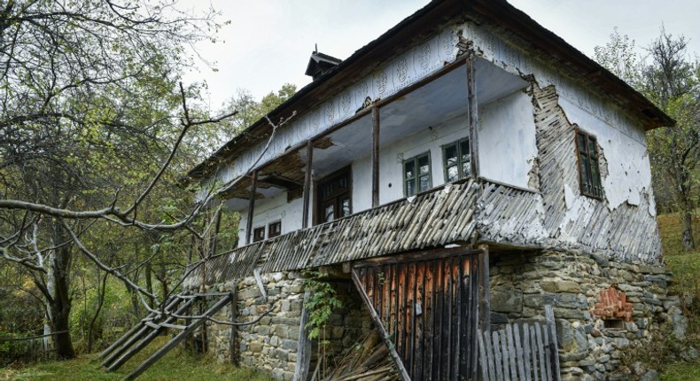 Paraiesti is something of a ghost village where nearly one house out of every two stands empty