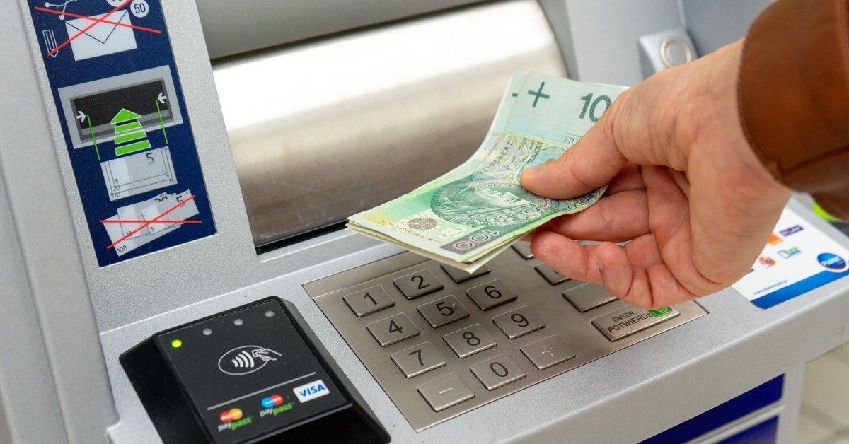 Wypłaty z bankomatów podrożeją od 2026 roku. Visa i Mastercard wprowadzają nowe opłaty