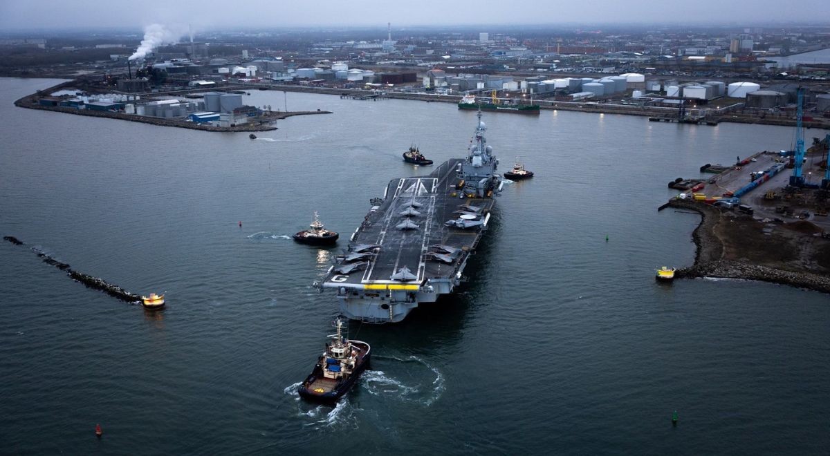 drony Rosja lotniskowiec Charles de Gaulle Szwecja