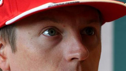 Jó hír a rajongóknak! Kimi Räikkönen jövőre is a Ferrarival versenyez