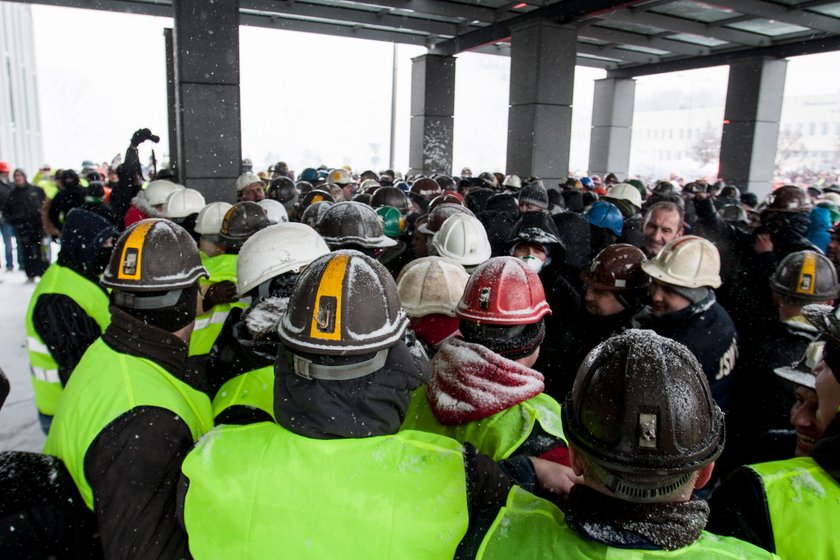 Jastrzębie Zdrój. Protest pod siedzibą JSW 