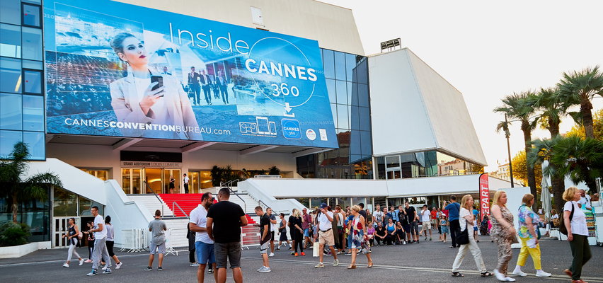 Niemiecki dziennik o grzesznych zabawach bogaczy w Cannes. Wszystko to dzieje się podczas filmowego festiwalu