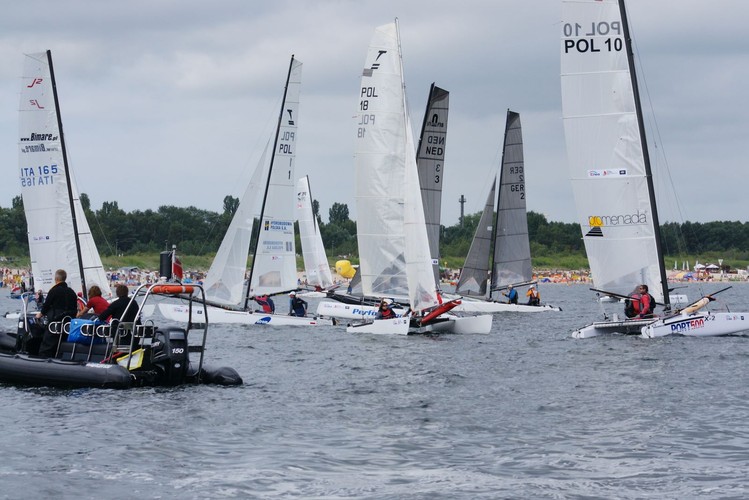 W zawodach bierze udział kilkadziesiąt dwuo­sobowych załóg z Polski i zagranicy