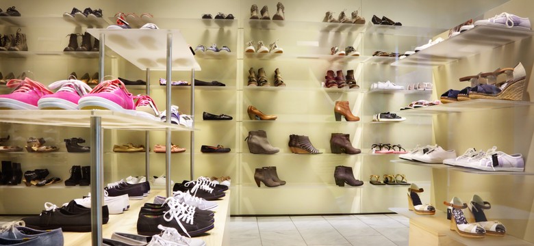 Prędzej zedrzesz zelówki, niż znajdziesz buty i ubranie