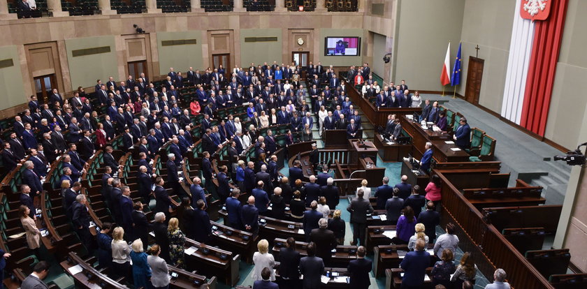 Ustawa o zamrażaniu majątków Rosjanom. "Spóźniona", "zbyt lekka", "kpina". 