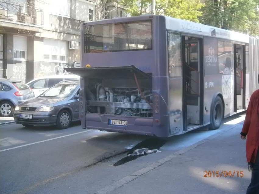 Požar je izbio u zadnjem delu autobusa