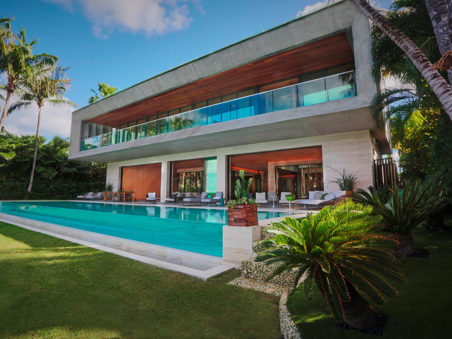 Just south is 252 Bal Bay Drive, an independent residence developed by Alexander and his father, Shlomy. Priced at $36 million, the waterfront estate can also come with a Jaguar and a yacht. The last time this team worked together on a spec house — at 3 Indian Creek — it sold for $47 million, which in 2012 was a record for Miami.