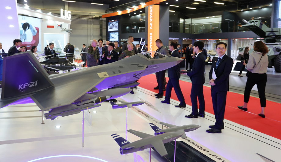 Model KAI KF-21 Boramae prezentowany na XXXI Międzynarodowym Salonie Przemysłu Obronnego w Kielcach w 2023 roku