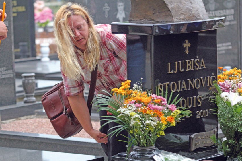 CVEĆE Na muževljevom grobu: Silvana Stojanović