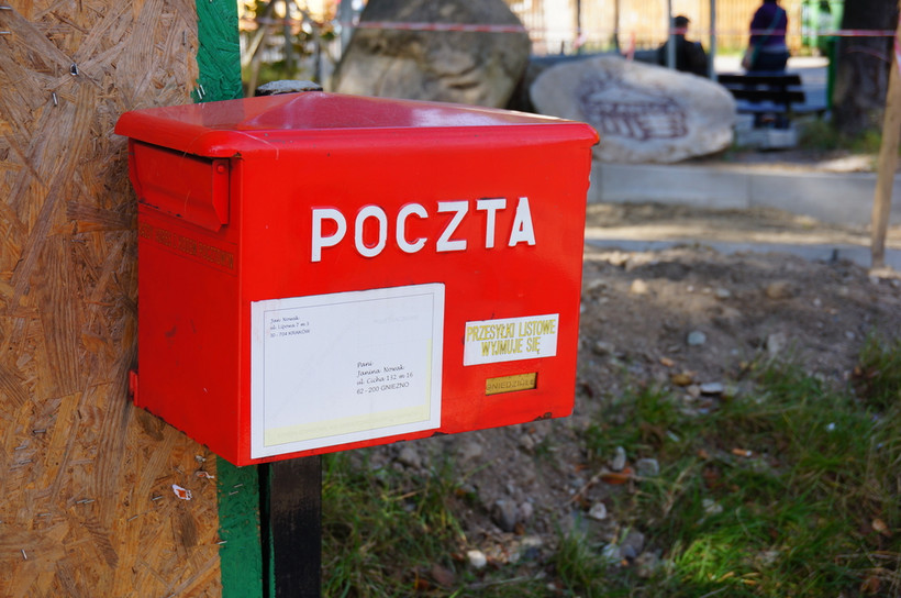 Sprawa dotyczyła Poczty Polskiej, która zawarła z innymi pocztami europejskimi umowy na realizację przekazów międzynarodowych.