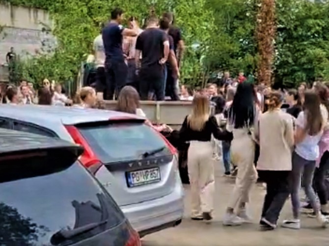 Snimak proslave mature u Herceg Novom zbog kog se Crnogorcima okreće želudac