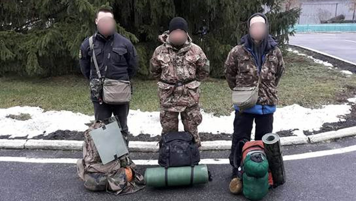 Policjanci z obwodu kijowskiego zatrzymali trzech młodych mężczyzn, którzy nielegalni zwiedzali teren zamknięty po awarii elektrowni atomowej - informuje portal Izwiestija.