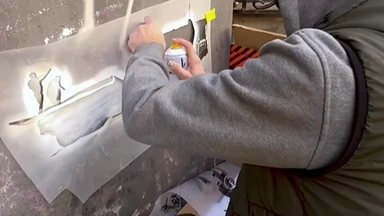 Banksy tworzy w Ukrainie. Opublikował poruszające wideo. "Nie mamy więcej łez"