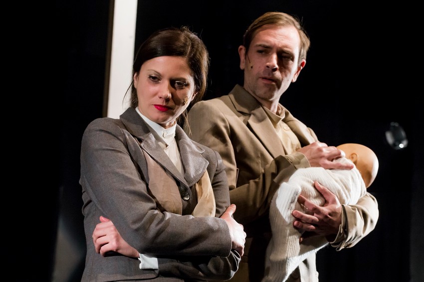 Scena iz predstave ''Jesenjin'' Novosadskog pozorišta