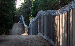 'Tak działa zapora na granicy z Białorusią'. Wiceszef MSWiA pokazał nagranie