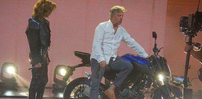 Józefowicz instruuje Nataszę. Uczy ją chodzić i wsiadać na motocykl