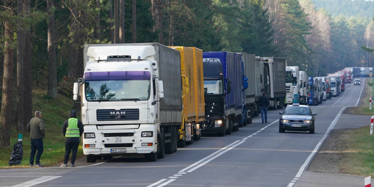 Bobrowniki są obecnie jedynym przejściem granicznym z Białorusią w województwie podlaskim, przez które kierowcy ciężarówek mogą wyjeżdżać na Białoruś.