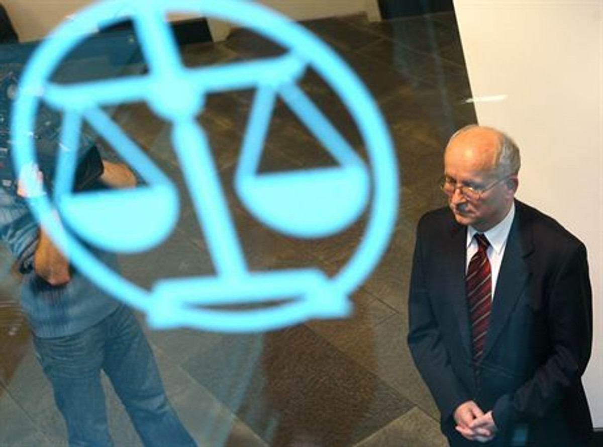 24.11.2006. WARSZAWA PL. KRASINSKICH TRYBUNAL STANUEMIL WASACZ PRZED TRYBUNALEM STANUFOT. PIOTR MOLECKI