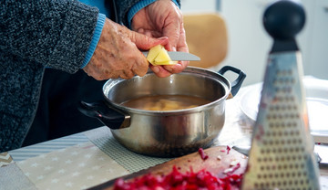 Wczesny sygnał, że alzheimer zaatakował mózg. Zwróć uwagę, jak gotujesz