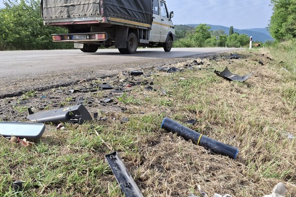 MALA ISKRA (3) POGINULA, NJENI RODITELJI POVREĐENI Otac devojčice opisao trenutke koji su prethodili strašnoj tragediji: "Vozio je mnogo brže, ODBACIO NAS 7 METARA"  (FOTO)