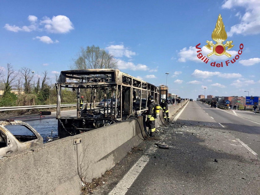 Horror we Włoszech. Kierowca porwał i podpalił autobus z dziećmi 