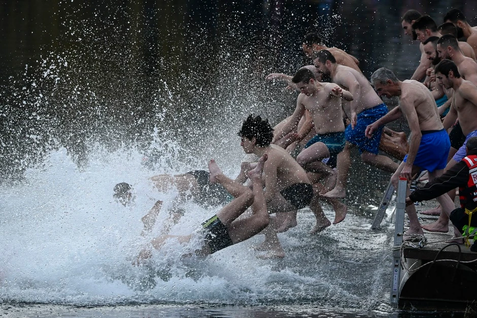 Bugari plivaju za časni krst