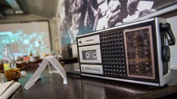 Niezapomniane hity PRL-u: dopasuj piosenkę do artysty, dokończ tekst i przenieś się do tamtych lat [QUIZ]