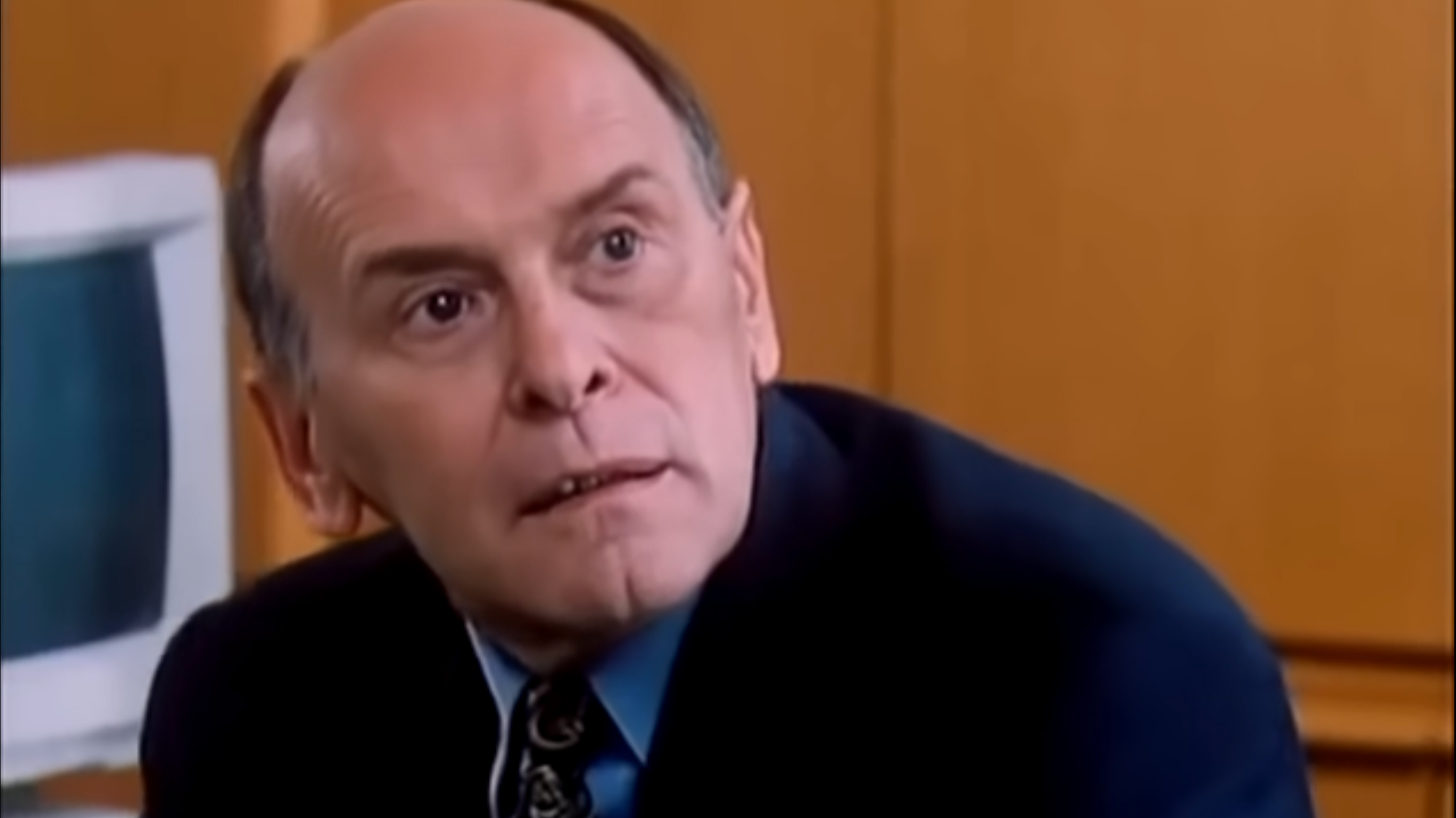 Václav Mareš si vo filme Byl jednou jeden polda 2 zahral ministra vnútra.