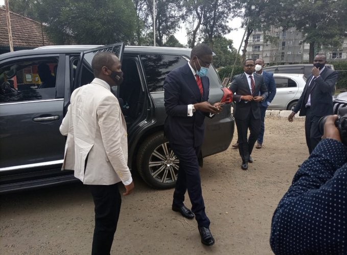 Nairobi Senator Johnson Sakaja at Kilimani Police Station accompanied by Makueni senator Mutula Kilonzo Jnr 