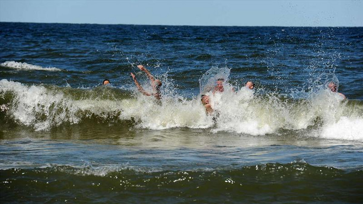 Niebezpieczna cofka to przyczyna utonięć w morzu - jak bezpiecznie kąpać  się w Bałtyku - Podróże