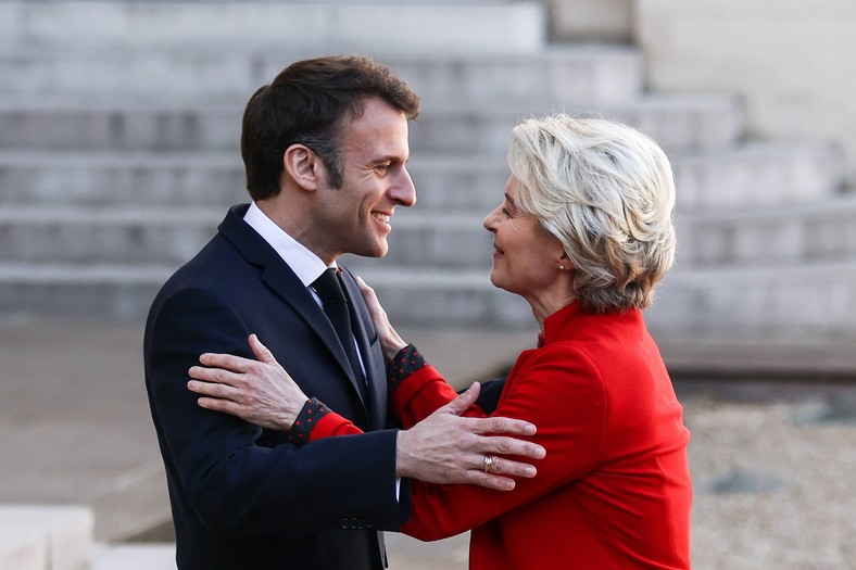 Prezydent Francji Emmanuel Macron z przewodniczącą Komisji Europejskiej Ursulą von der Leyen w Pałacu Elizejskim w Paryżu, 3 kwietnia 2023 r.