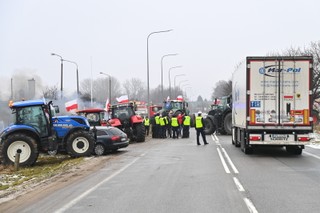 Mer Lwowa o blokadach na granicy z Polską: Prorosyjscy prowokatorzy rozsypali ukraińskie zboże
