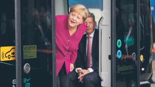 Eurozona wydobywa się z przepaści