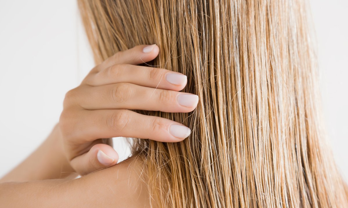 Ta odżywka usuwa żółte, kurczakowe oraz miedziane tony z włosów blond. Nadaje chłodny, jaśniejszy odcień